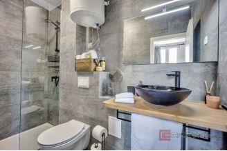 020 2060 10 Trogir Modern apartment house with six units for sale