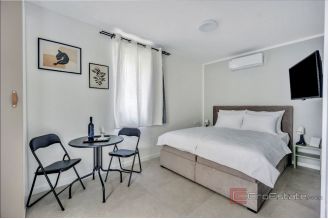 020 2060 10 Trogir Modern apartment house with six units for sale