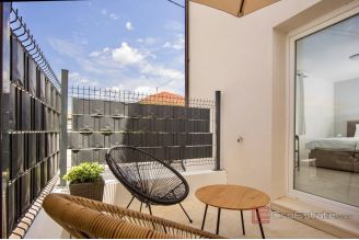 020 2060 10 Trogir Modern apartment house with six units for sale