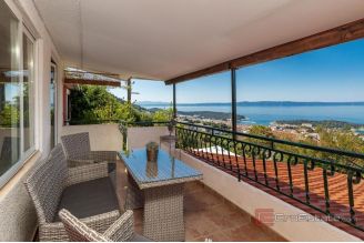 011 2049 98 Makarska House with pool and panoramic sea view for sale