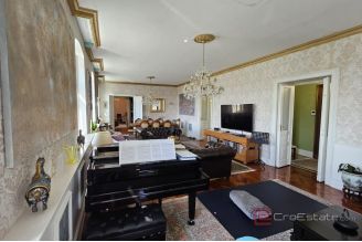 015 1021 54 Rijeka luxury spacious apartment for sale