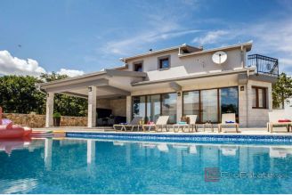 001 5502 30 imotski house with pool for sale