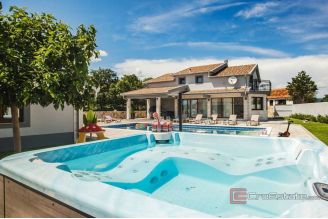 017 5502 30 imotski house with pool for sale