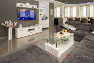 017 5502 30 imotski house with pool for sale