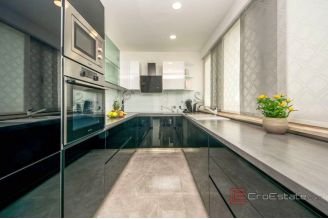 017 5502 30 imotski house with pool for sale