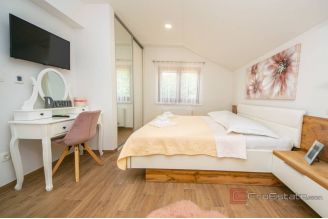 017 5502 30 imotski house with pool for sale