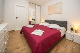 017 5502 30 imotski house with pool for sale