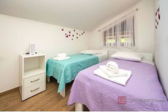 017 5502 30 imotski house with pool for sale