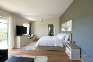 013 2049 99 House with pool and panoramic view for sale