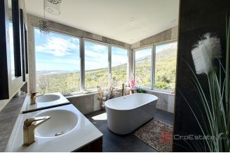 013 2049 99 House with pool and panoramic view for sale