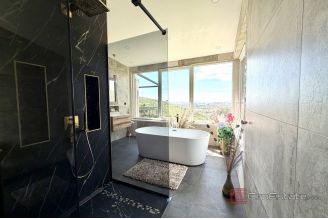 013 2049 99 House with pool and panoramic view for sale