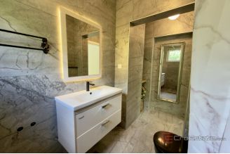 013 2049 99 House with pool and panoramic view for sale