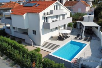 001 2016 465 House with pool and sea view near Sibenik for sale