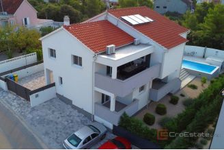 015 2016 465 House with pool and sea view near Sibenik for sale