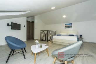 015 2016 465 House with pool and sea view near Sibenik for sale