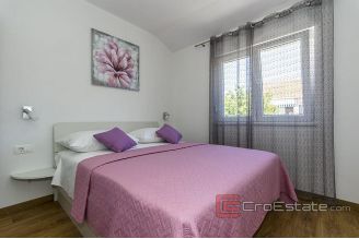 015 2016 465 House with pool and sea view near Sibenik for sale