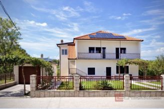 001 2060 11 Split Area Family house with yard and two seperate apartments for sale