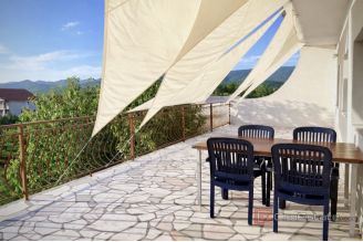 020 2060 11 Split Area Family house with yard and two seperate apartments for sale