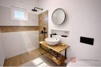 020 2060 11 Split Area Family house with yard and two seperate apartments for sale