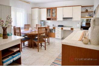 020 2060 11 Split Area Family house with yard and two seperate apartments for sale