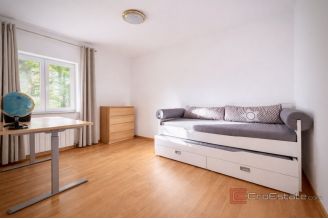 020 2060 11 Split Area Family house with yard and two seperate apartments for sale