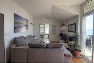 015 2035 369 Split Meje Three bedroom apartment sea view for rent