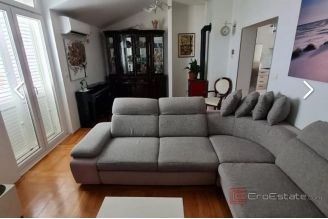 014 2035 369 Split Meje Three bedroom apartment with a sea view for rent