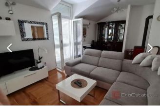 014 2035 369 Split Meje Three bedroom apartment with a sea view for rent