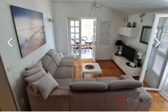 014 2035 369 Split Meje Three bedroom apartment with a sea view for rent