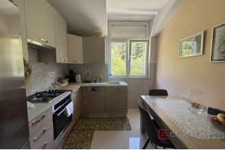 015 2035 369 Split Meje Three bedroom apartment sea view for rent