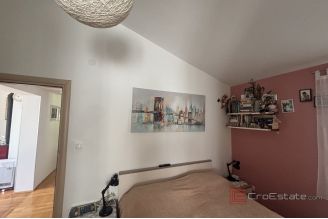 015 2035 369 Split Meje Three bedroom apartment sea view for rent