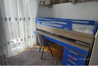 014 2035 369 Split Meje Three bedroom apartment with a sea view for rent