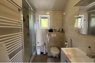 015 2035 369 Split Meje Three bedroom apartment sea view for rent