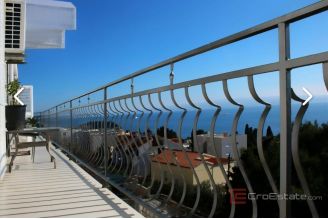 014 2035 369 Split Meje Three bedroom apartment with a sea view for rent