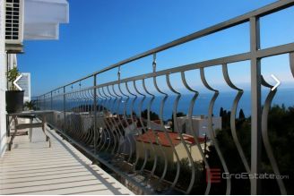 015 2035 369 Split Meje Three bedroom apartment sea view for rent