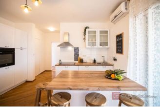 011 2043 211 Zadar Villa with heated pool and open sea view for sale