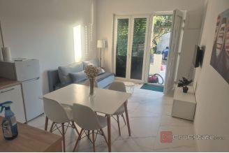 015 5503 30 Omis Four residential units in a smaller building for sale
