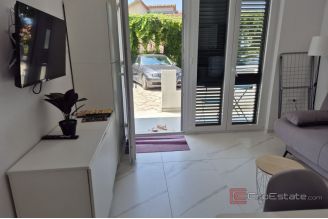 015 5503 30 Omis Four residential units in a smaller building for sale