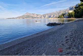 015 5503 30 Omis Four residential units in a smaller building for sale