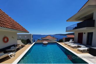 019 2035 371 Trogir Modern two bedroom apartment with a sea view for sale