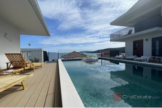 001 2035 371 Trogir Modern two bedroom apartment with a sea view for sale