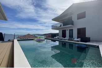 019 2035 371 Trogir Modern two bedroom apartment with a sea view for sale