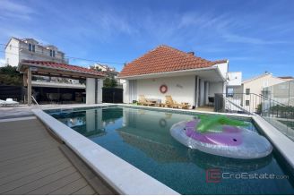 019 2035 371 Trogir Modern two bedroom apartment with a sea view for sale