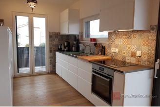 019 2035 371 Trogir Modern two bedroom apartment with a sea view for sale