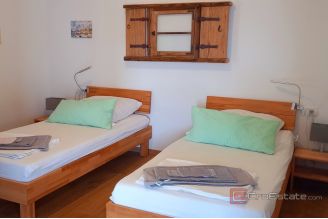 019 2035 371 Trogir Modern two bedroom apartment with a sea view for sale