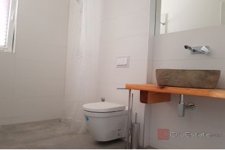 019 2035 371 Trogir Modern two bedroom apartment with a sea view for sale