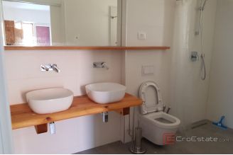 019 2035 371 Trogir Modern two bedroom apartment with a sea view for sale