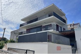 019 2035 371 Trogir Modern two bedroom apartment with a sea view for sale
