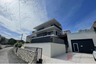 019 2035 371 Trogir Modern two bedroom apartment with a sea view for sale