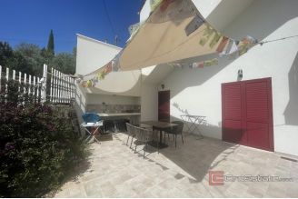 018 2035 370 Trogir modern two bedroom apartment with pool and sea view for sale